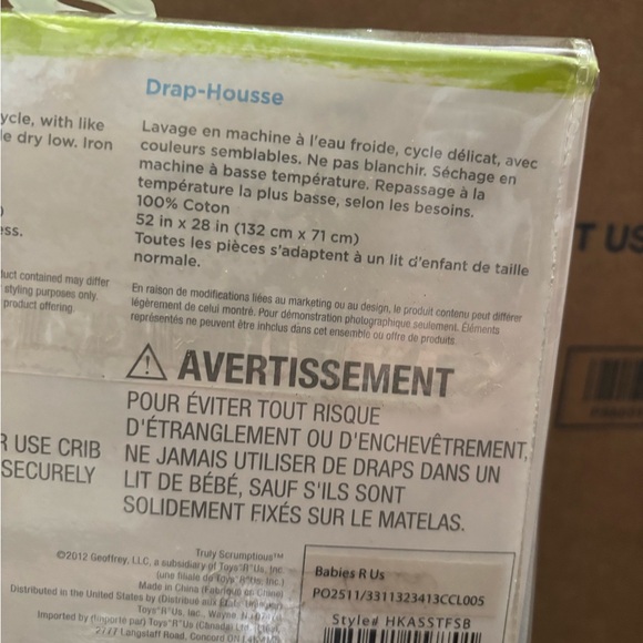 “Truly Scrumptious" fitted crib sheet from the "Dinosaur Tracks" - Picture 4 of 13